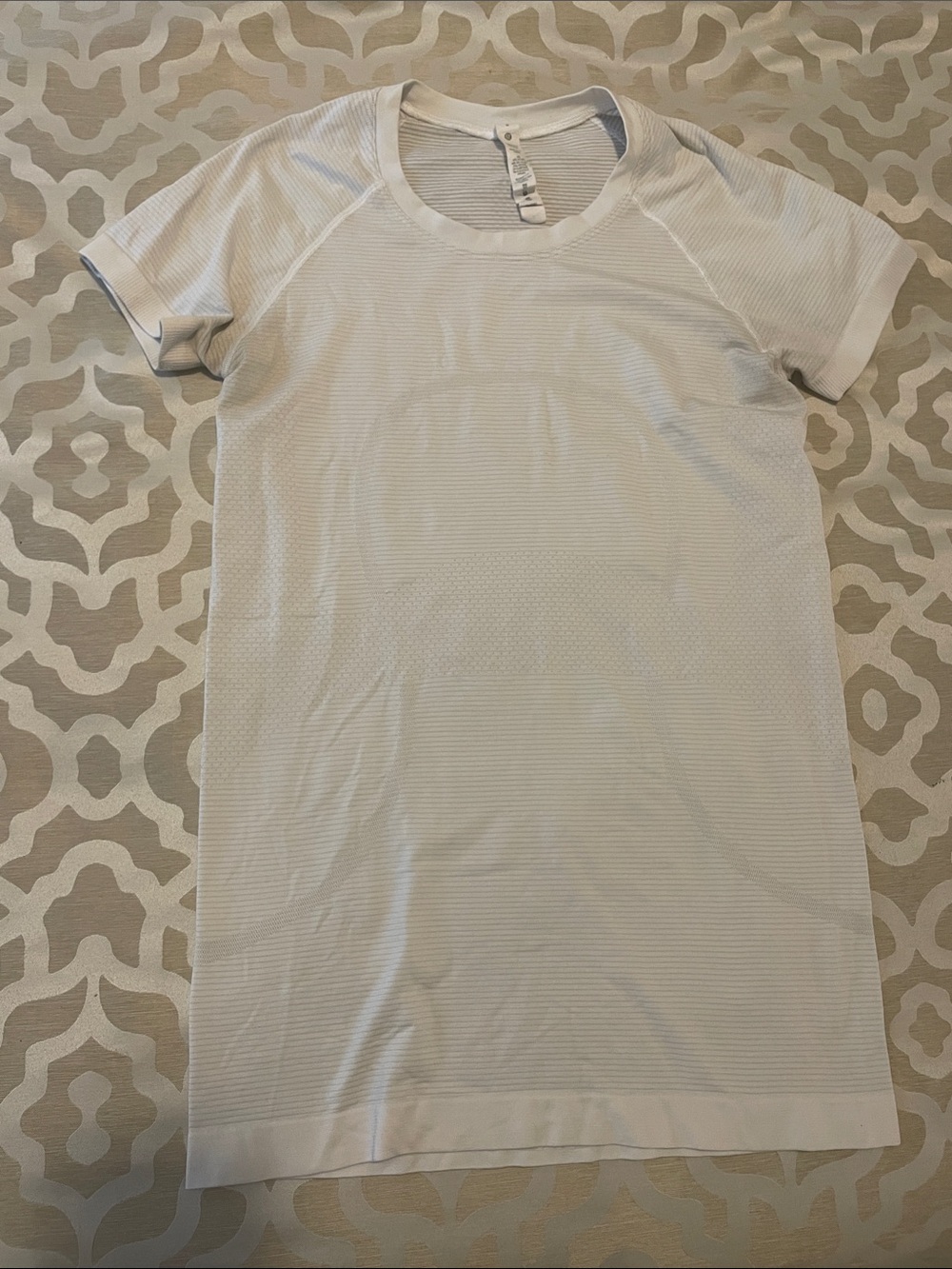 lululemon athletica white Short-Sleeve Performance Tee